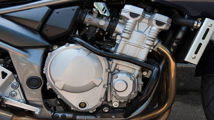 Suara Mesin Kasar dan Timbul Getaran Berlebihan