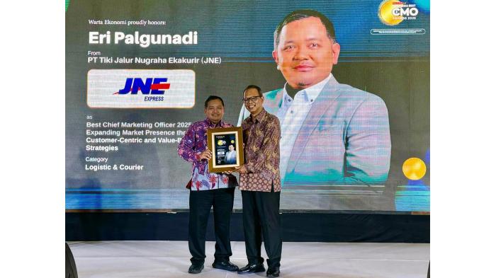 Sambut 35 Tahun JNE, Eri Palgunadi Sabet Best CMO 2025 untuk Kategori Logistik dan Kurir