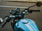 6 Tips Ampuh Merawat Spion Motor, Biar Awet dan Nggak Gampang Goyang!