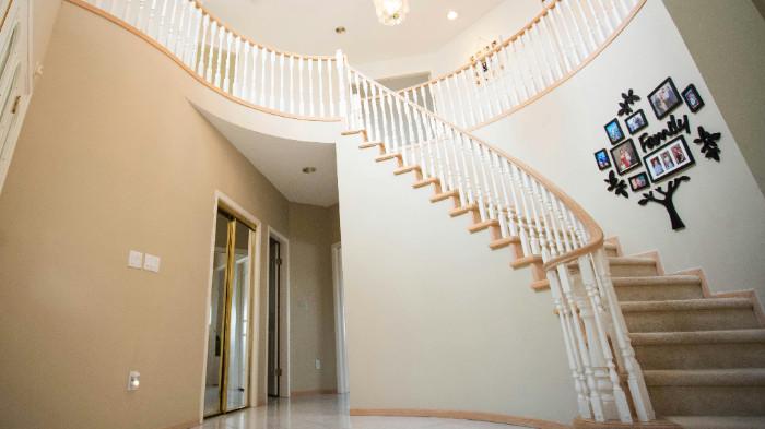 6 Tips Feng Shui Kondisi Tangga di Rumah untuk Menghindari Energi Negatif