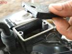 Gampang! Begini 5 Cara Mengganti Minyak Rem Motor Sendiri di Rumah