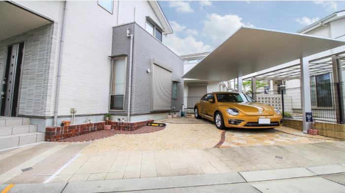 Garasi dengan Kanopi