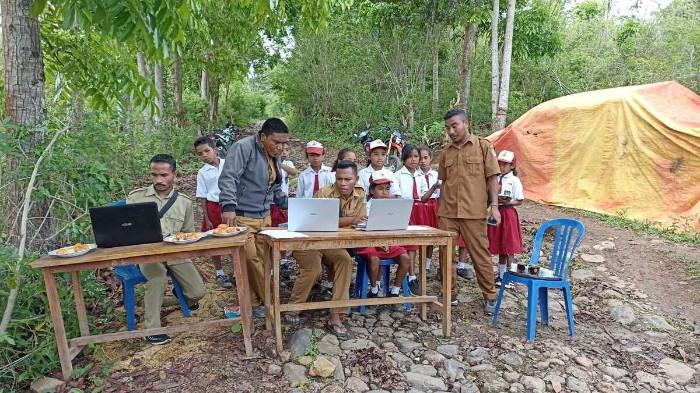 Ilustrasi Anak Sekolah di Daerah Pelosok sedang Melaksanakan Ujian Sekolah. (Kompas.com)