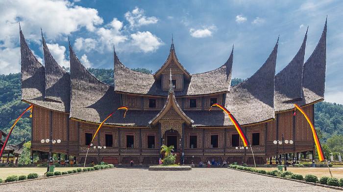 Ilustrasi Arsitektur Rumah Adat Minangkabau. (Wikipedia)