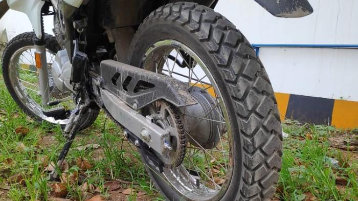 Ilustrasi Ban Motor Trail Bawaan dari Pabrikan. (Kompas Otomotif)