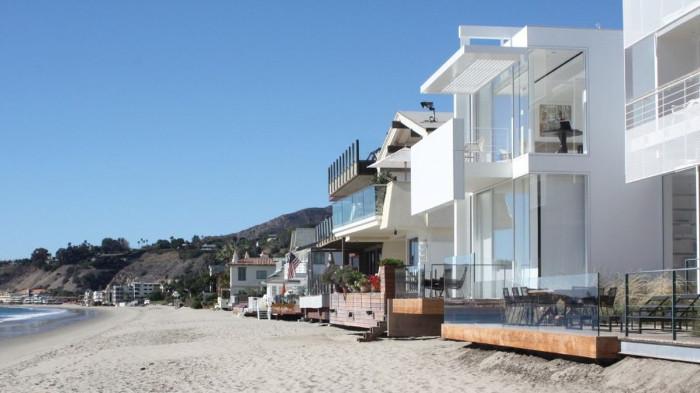 Ilustrasi Rumah di Pesisir Pantai. (Kompas Properti)