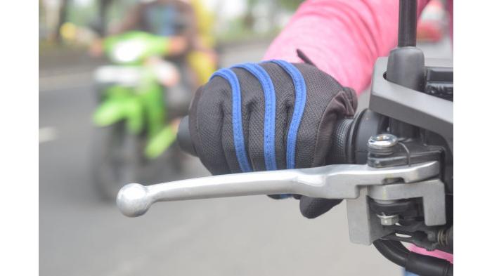 Ilustrasi Tuas Rem Motor Matik