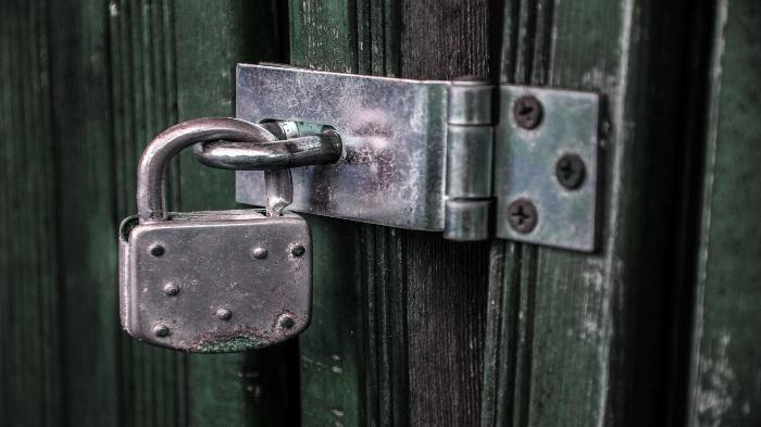 Kunci Keamanan Gerbang Depan