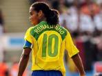 Legendaris! Ronaldinho Muncul Kembali Lewat Iklan Shopee Terbaru