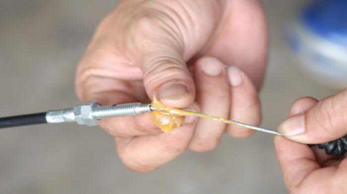 Melumasi Kabel Kopling