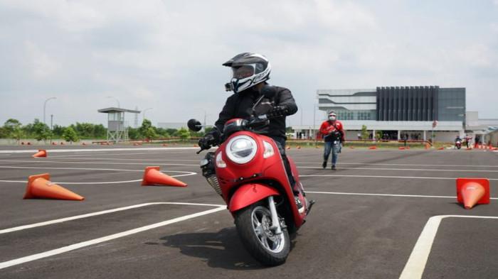 Mengurangi Resiko Selip Roda Depan
