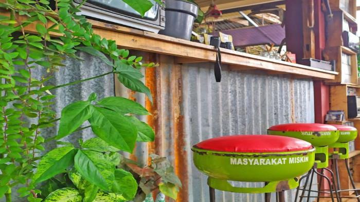 Pemanfaatan Material Bekas