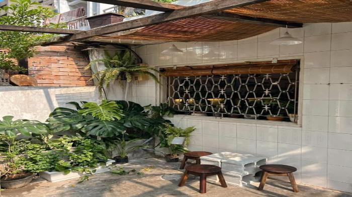 Taman Kecil pada Teras Rumah