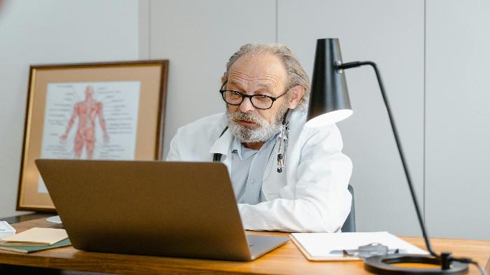 konsultasi dengan dokter spesialis