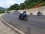 10 Tips Aman Berkendara Motor Matic di Jalan Menanjak