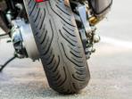 5 Faktor Penyebab Ban Motor Kempes yang Wajib Diketahui