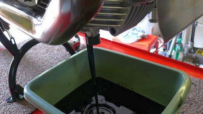 Cek Kondisi Oli dan Ganti Jika Perlu