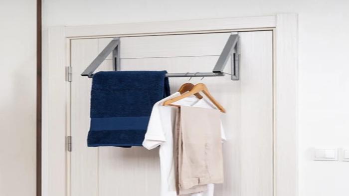 Gantungan di Belakang Pintu