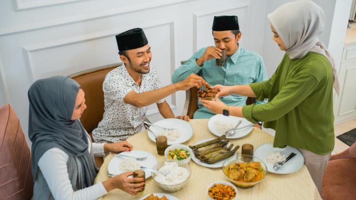 Ilustrasi Berkumpul dan Berbicang bersama Teman. (Kompas.com)