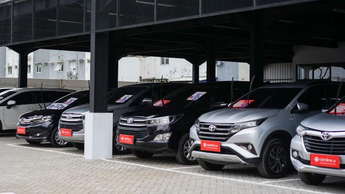 Ilustrasi Jual Beli Mobil Second di Bursa Otomotif