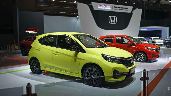 Ilustrasi Mobil Jenis City Car yang Terpampang Pada Showroom. (Kompas Otomotif)