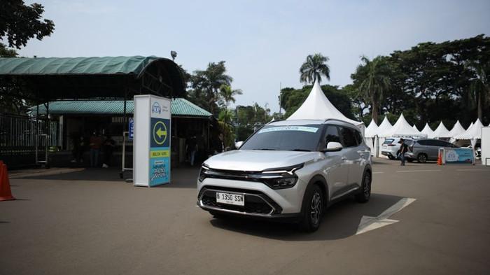 Ilustrasi Test Drive Mobil di Jalan (Kompas.com)
