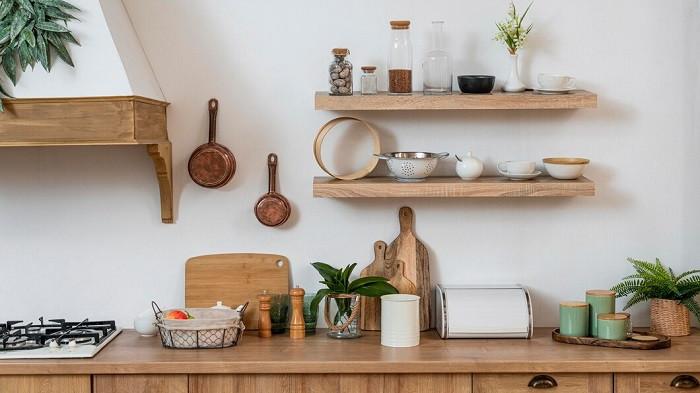 Kitchen set estetik dengan material kayu | foto freepik