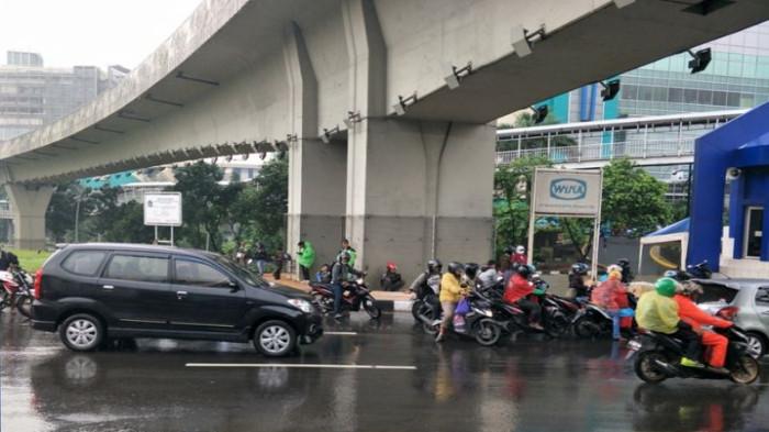 Perhatikan Pengendara Lain dan Tetap Waspada
