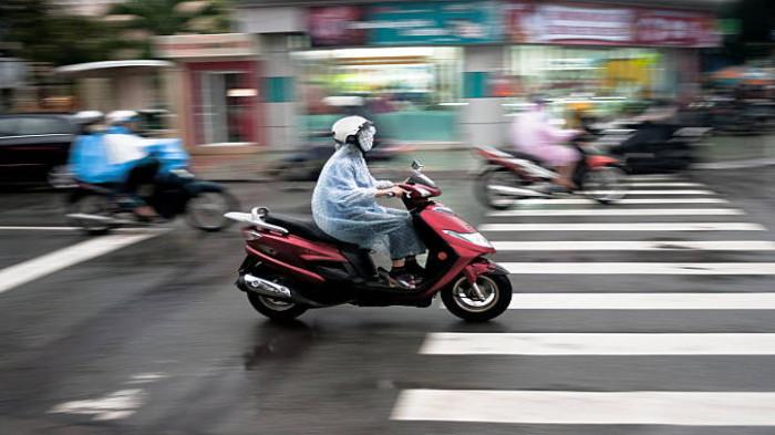 Tambah Jarak Saat Hujan