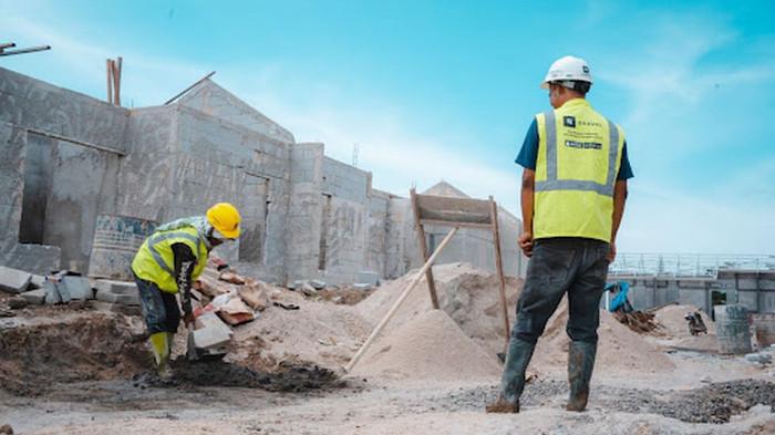 Tenaga Kerja yang Berpengalaman Sedang Bekerja (Kompas.com)