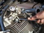 4 Efek Negatif Membuka Busi Sepeda Motor saat Kondisi Mesin masih Panas