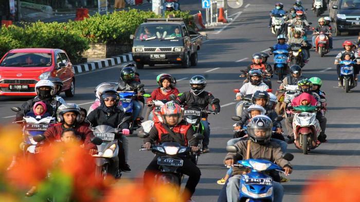 5 Tips Ampuh Mengontrol Emosi Saat Berkendara Motor di Jalan Raya