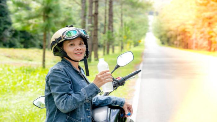 Bawa Bekal Ringan dan Air Minum
