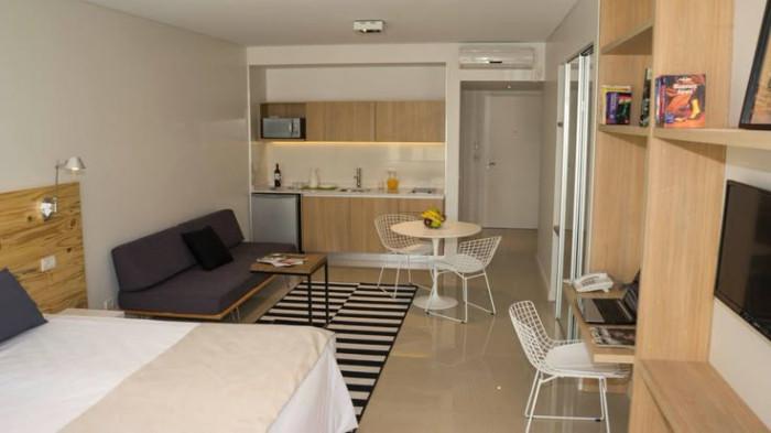 Gunakan Furniture Berkaki Ramping dan Model Terbuka