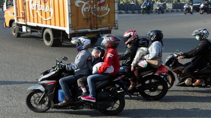 Gunakan Pakaian dan Perlengkapan Berkendara yang Aman