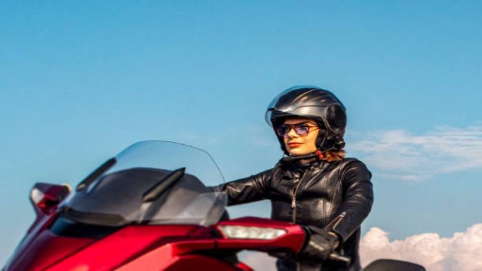 Gunakan Sarung Tangan Stylish yang Tetap Aman