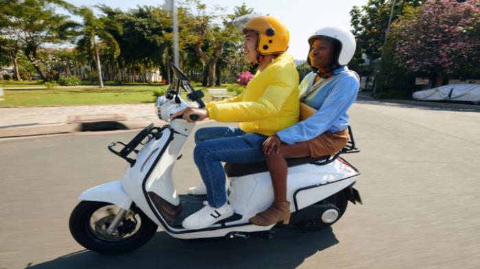 Jaga Jarak Aman dan Waspadai Jalan Licin