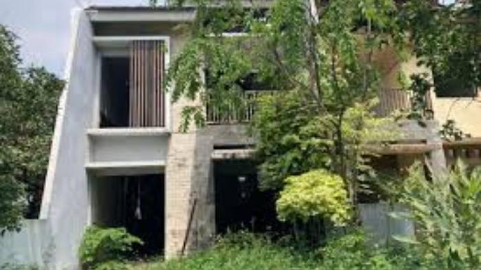 Kondisi Perumah Elit yang sudah Tak Bepenghuni. (Foto : Kompas.com)