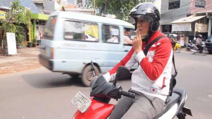 Melanggar Aturan Lalu Lintas