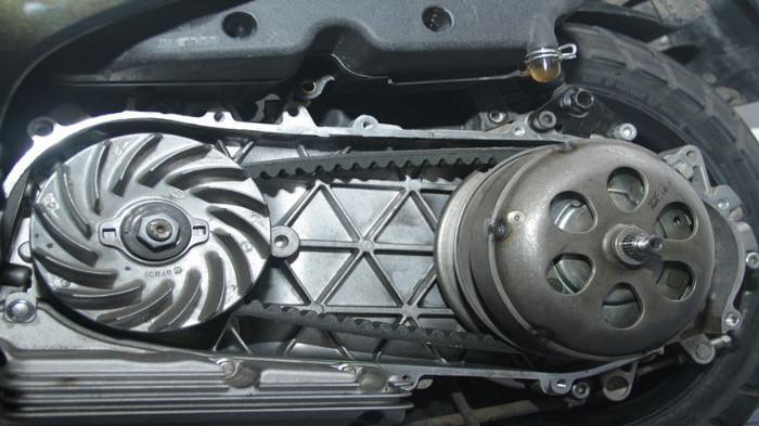 Membersihkan Area CVT