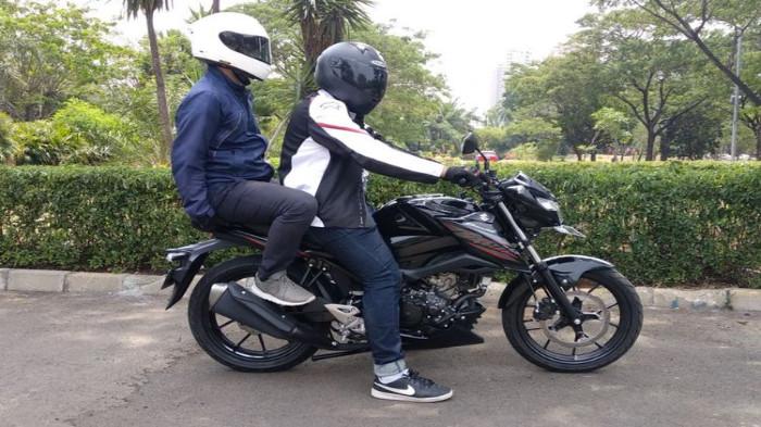 Penopang dan Pegangan Saat Berboncengan