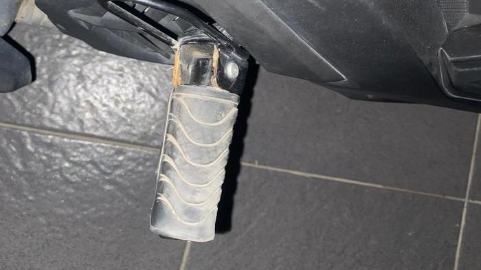 Periksa Kondisi Karet Footstep