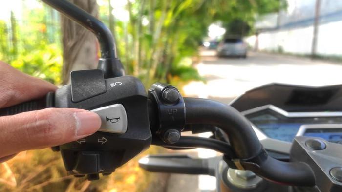 Tekan Klakson dengan Lembut, Jangan Membunyikan Berlebihan