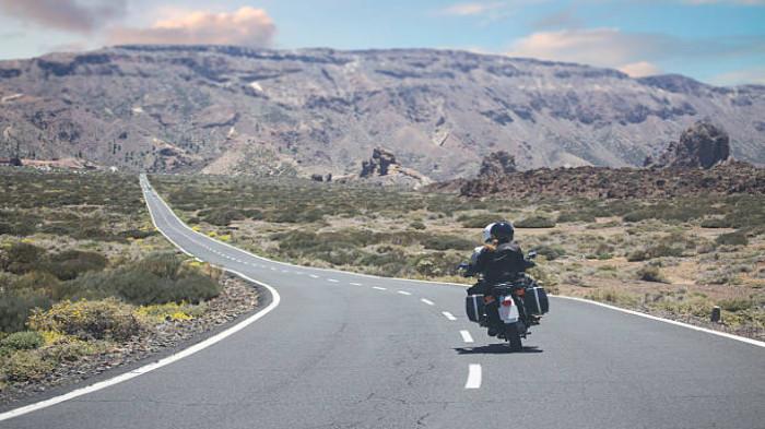 10 Tips Jitu Hindari Dehidrasi Saat Berkendara Motor Ketika Cuaca Panas