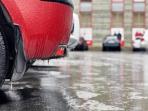 3 Lokasi Parkir Mobil Ini Wajib Kamu Hindari Saat Hujan Deras