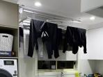 6 Tips Membuat Ruang Jemur Pakaian di Rumah Tanpa Takut Lembap dan Bau Apek