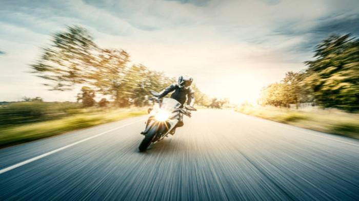 7 Tips Berkendara Motor Sport dengan Nyaman dan Aman