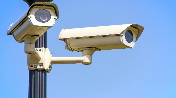Cek Rekaman CCTV di Sekitar Lokasi