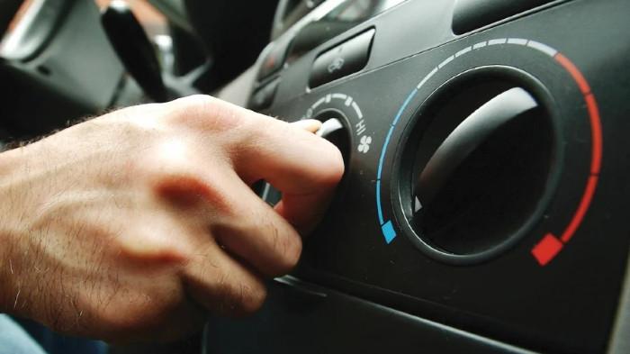 Coba Nyalakan AC pada saat Mesin Mobil Masih Dingin. (Foto : New Straits Times)