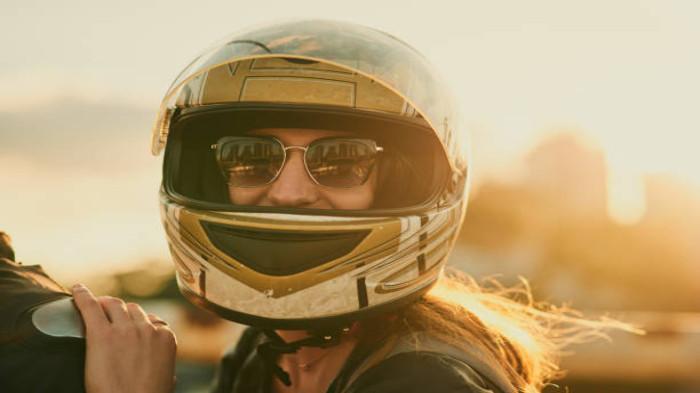 Gunakan Kacamata yang Sesuai untuk Berkendara